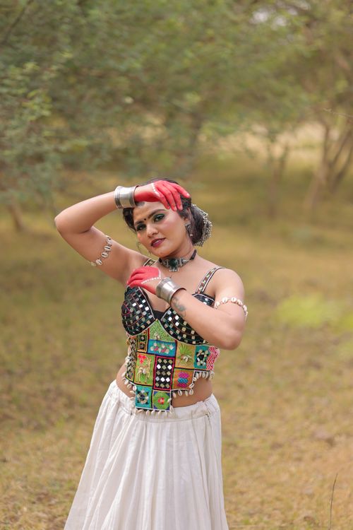 Free Colorful fashion portrait of a woman in traditional attire showcasing vibrant culture. Stock Photo