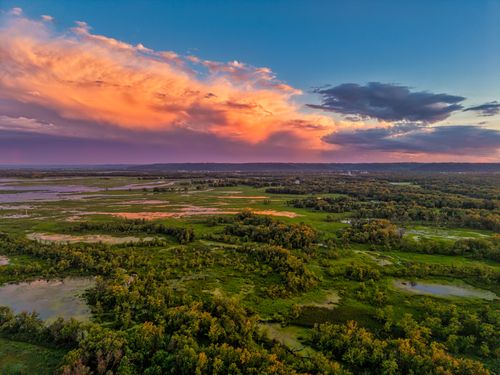 Free A breathtaking aerial view of the lush Nelson Wisconsin landscape at sunset with vivid skies. Stock Photo
