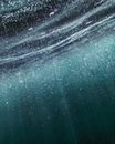 水下场景令人着迷，气泡与灯光图案营造出抽象而宁静的氛围