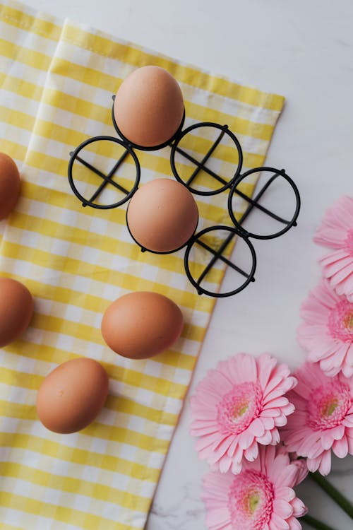 Kostenloses Stock Foto zu eier, eierbecher, kariert