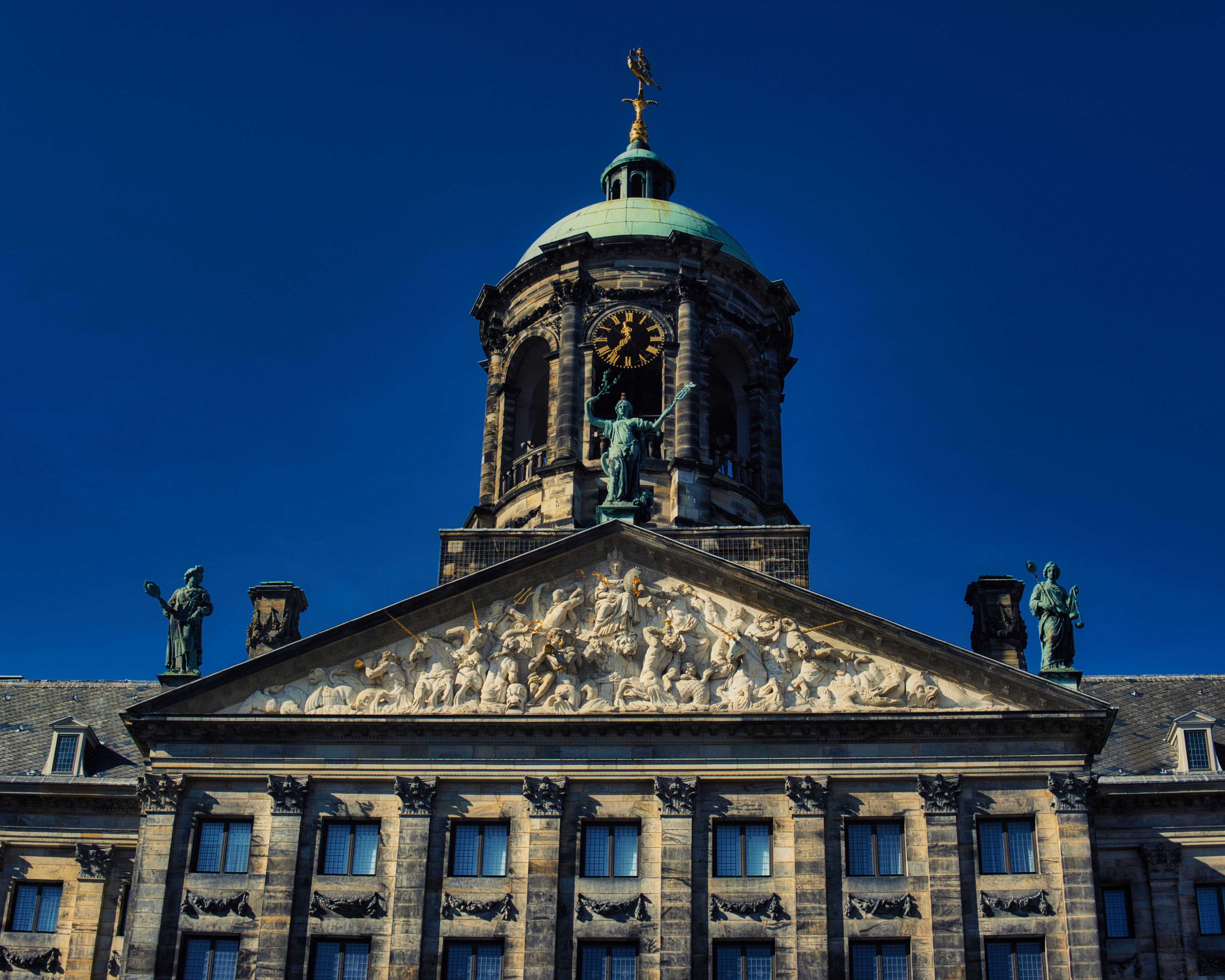 De Impact van Gokken op Individuen en de Samenleving