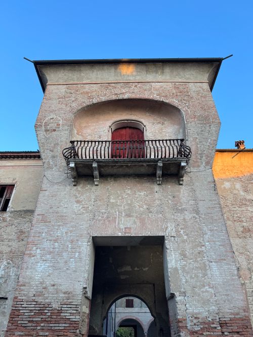 Free A rustic building facade in Spilamberto, Emilia-Romagna, Italy. Stock Photo