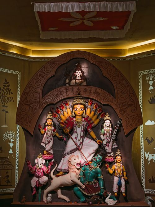 Free A stunning Durga idol showcase during the lively Durga Puja festival in Kolkata, India. Stock Photo