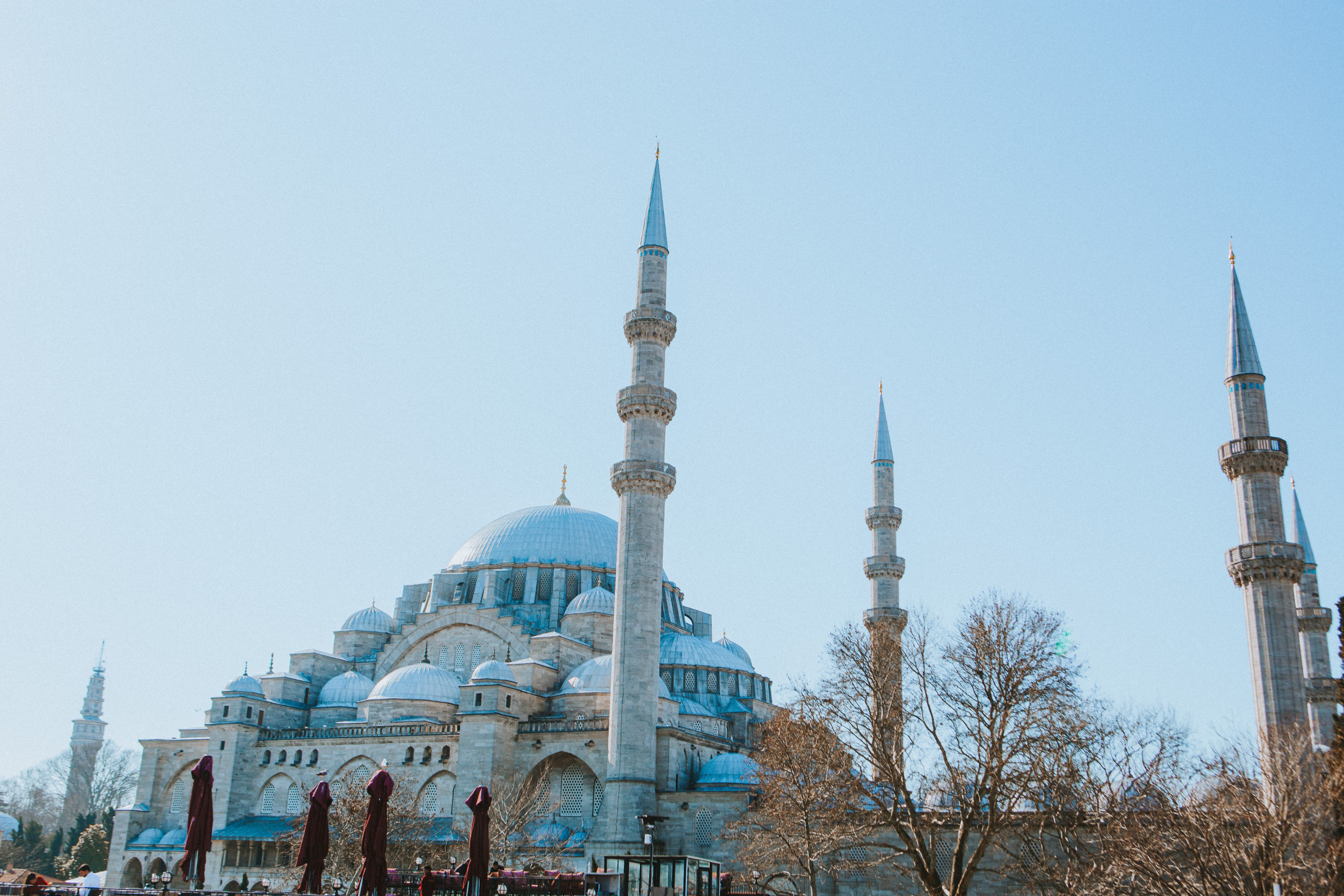 A serene winter view of the iconic Blue Mosque in Istanbul, Türkiye, showcasing its grandeur and architectural beauty.