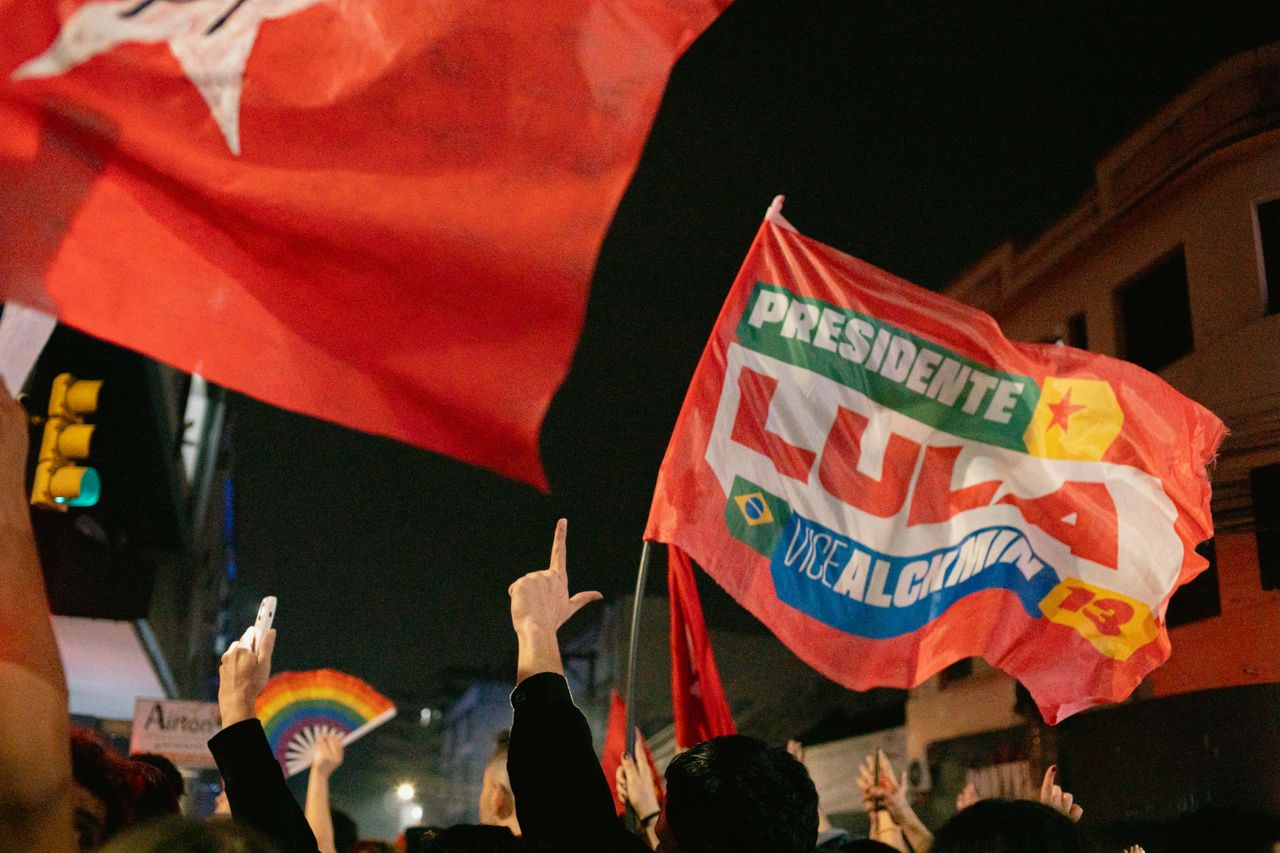 Présidentielle brésilienne : un duel tendu entre Lula et Flavio Bolsonaro