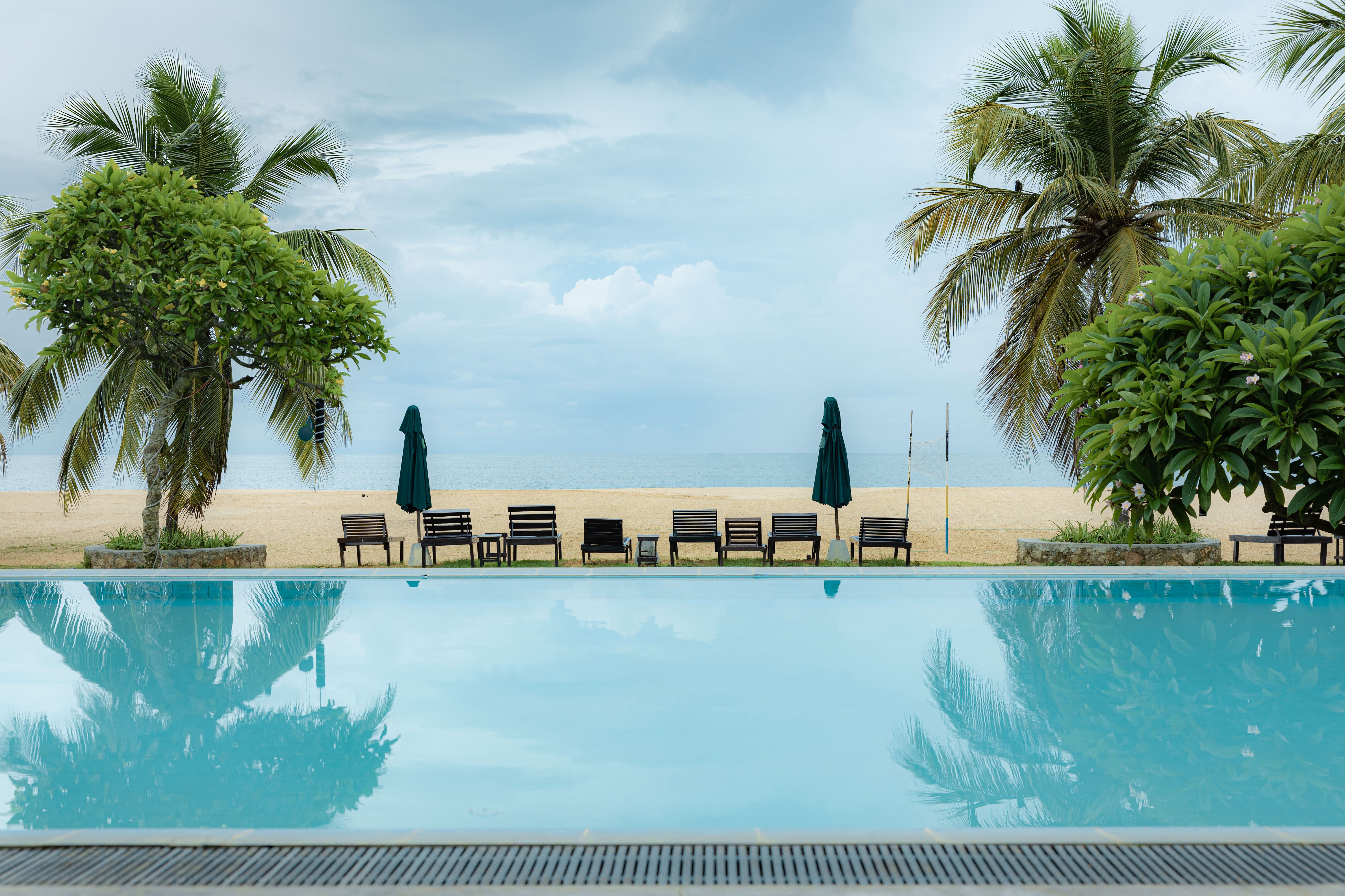 Serene Beachfront Poolside in Kalkudah, Sri Lanka · Free Stock Photo
