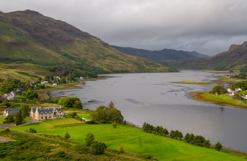Free Aerial view of the picturesque landscape at Kyle of Lochalsh, Scotland, featuring lush greenery and a serene river. Stock Photo