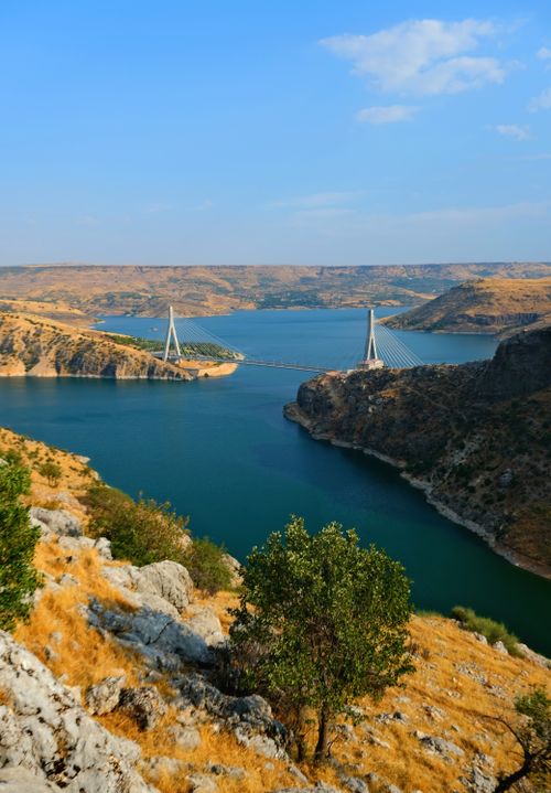 Free A breathtaking view of the Nissibi Bridge over the Euphrates River showcasing lush landscapes. Stock Photo