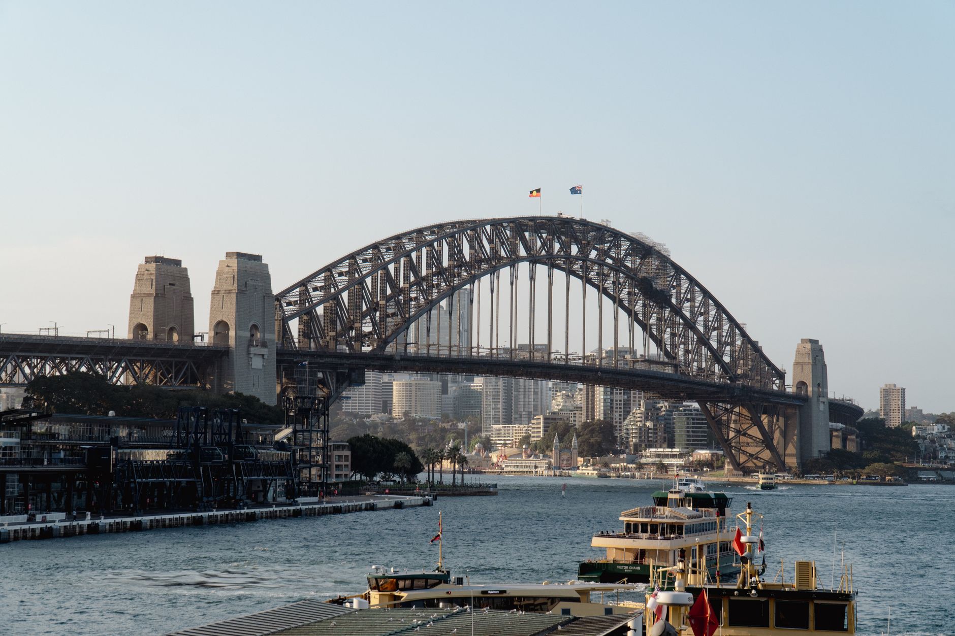 Sydney limanı ve köprü manzarası