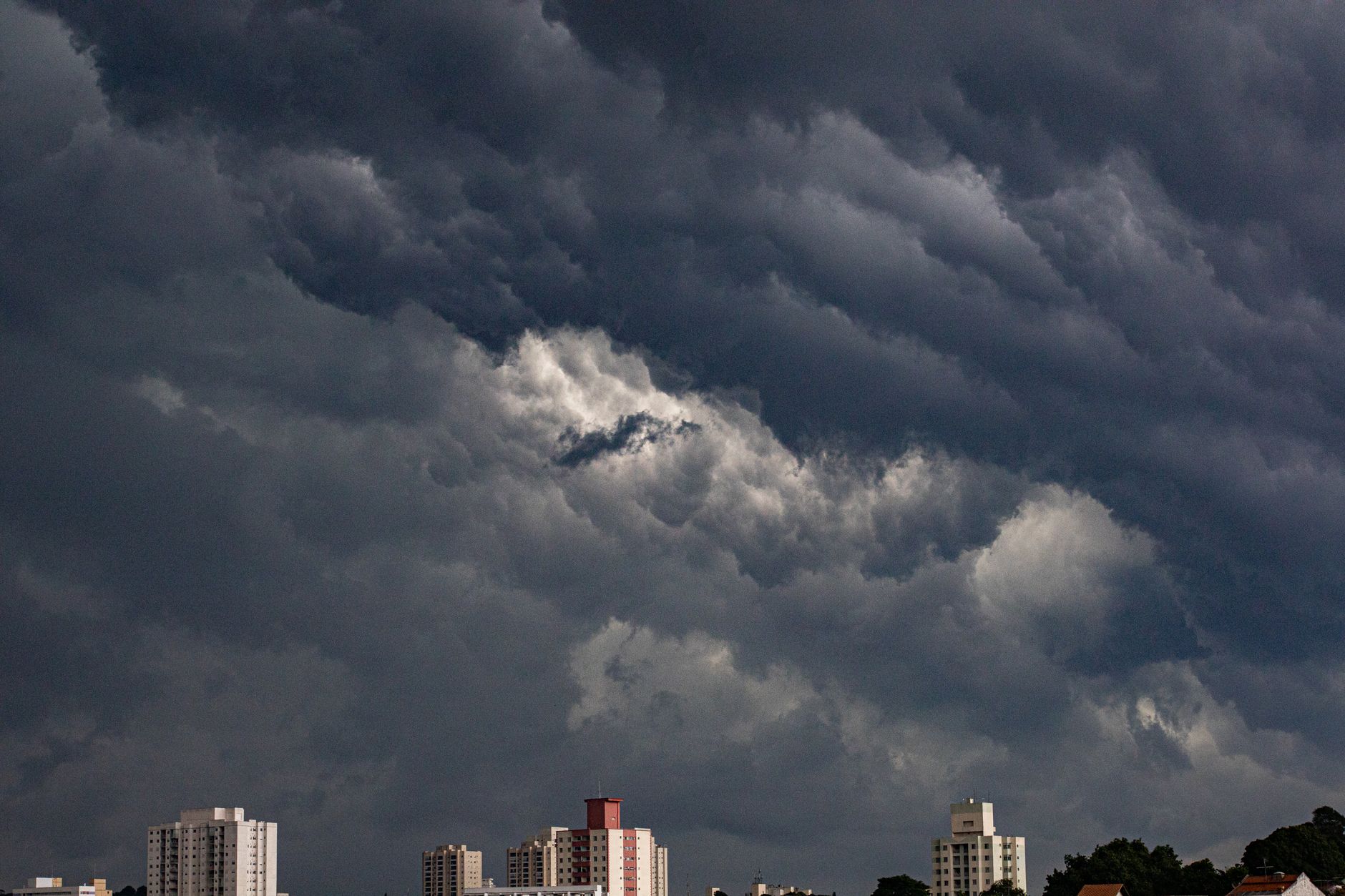 Ivaiporã registra sexta-feira chuvosa com máxima de 18°C