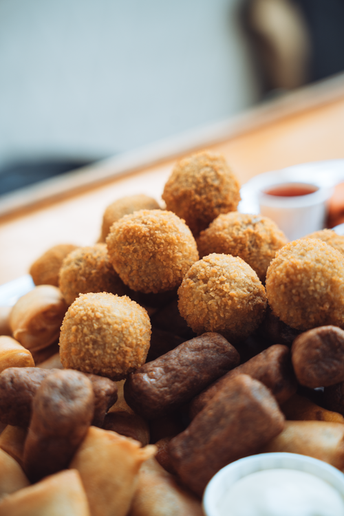 Free A tempting platter of Dutch bites featuring bitterballen, frikandelletjes, and more in Amsterdam. Stock Photo