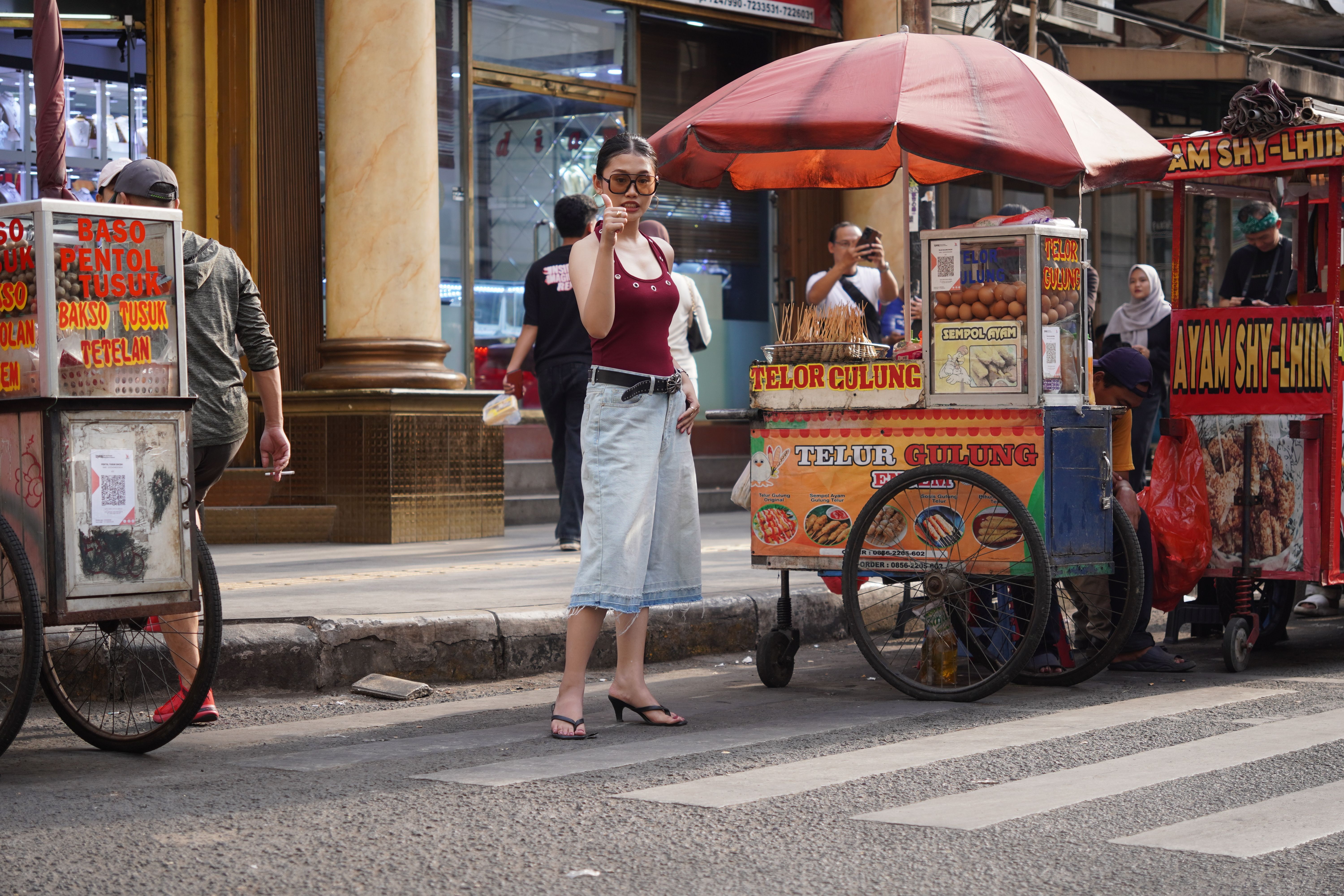 Street Market Scene with Food Vendors and Pedestrians · Free Stock Photo