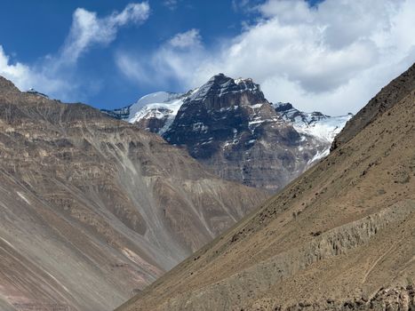 A stunning view of the snow-capped peaks in Himachal Pradesh's Marango Rangarik, showcasing the majestic Himalayas.
