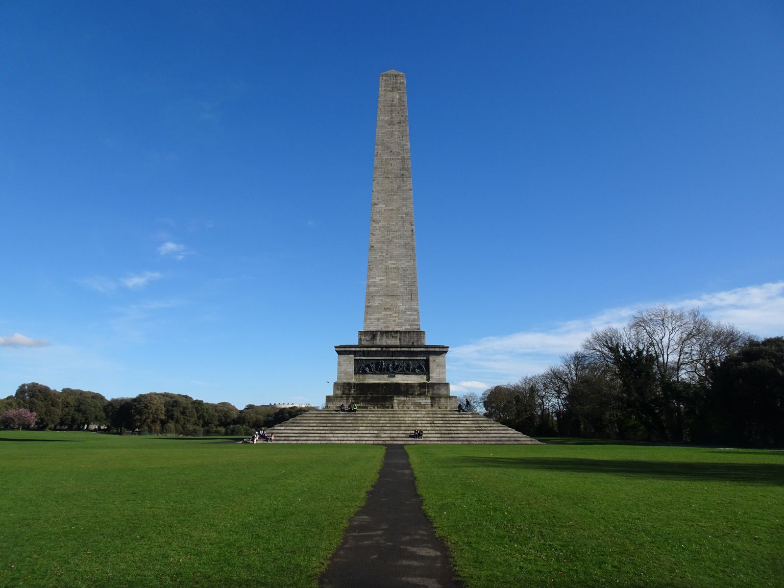 The iconic Wellington Monument stands tall under a clear blue sky in Dublin's Phoenix Park
