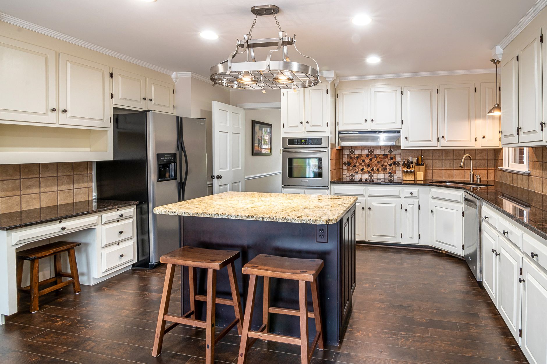 Vinyl tile floor