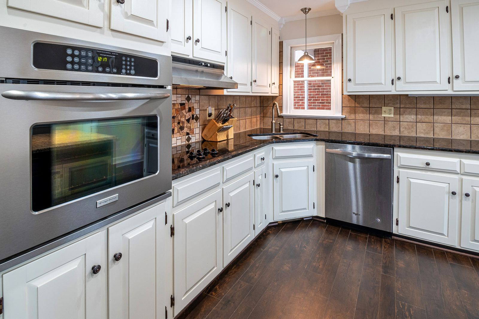 Modern kitchen with premium custom cabinets