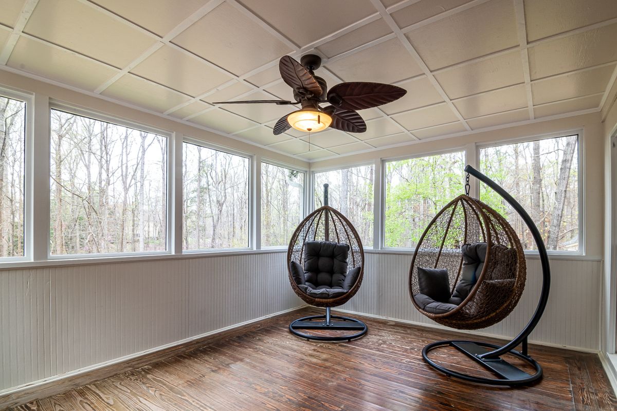 Hanging and Wall-Mounted Seating