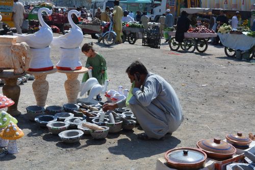 Free Outdoor market scene in Pakistan showcasing traditional handicrafts and local culture. Stock Photo