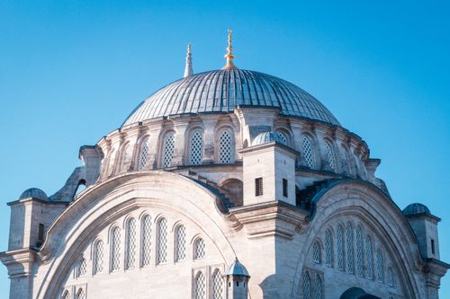 Free Close-up of the Suleymaniye Mosque dome in Istanbul, showcasing its intricate architecture against a clear blue sky. Stock Photo