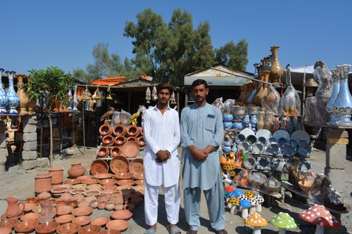 Free Handcrafted pottery and ornaments at a Taxila market, showcasing local Pakistani art and culture. Stock Photo