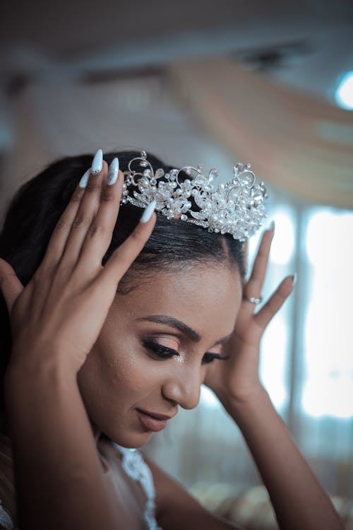 Free Dreamy young ethnic woman preparing for wedding celebration Stock Photo