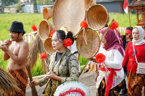 Free A vibrant celebration featuring traditional attire and cultural dances in Jawa Barat, Indonesia. Stock Photo