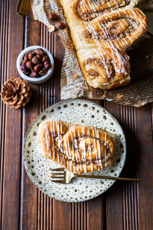 Free Top view of scrumptious cinnamon rolls with icing, nuts, and rustic décor. Stock Photo