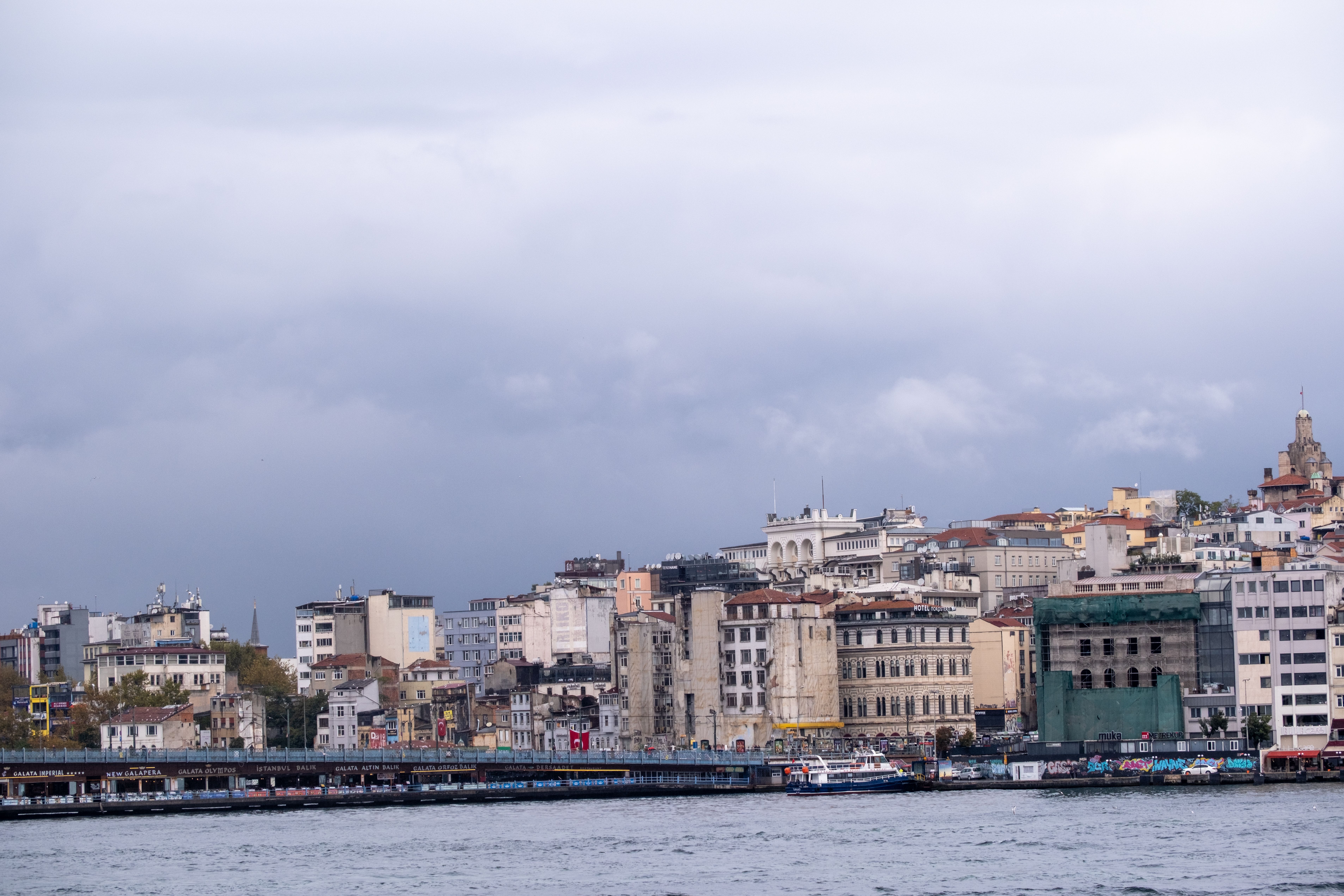 Scenic view of İstanbul's historic architecture along the Bosphorus showcasing Galata Tower.