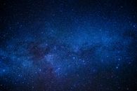 壮丽的星空以银河系为特色
