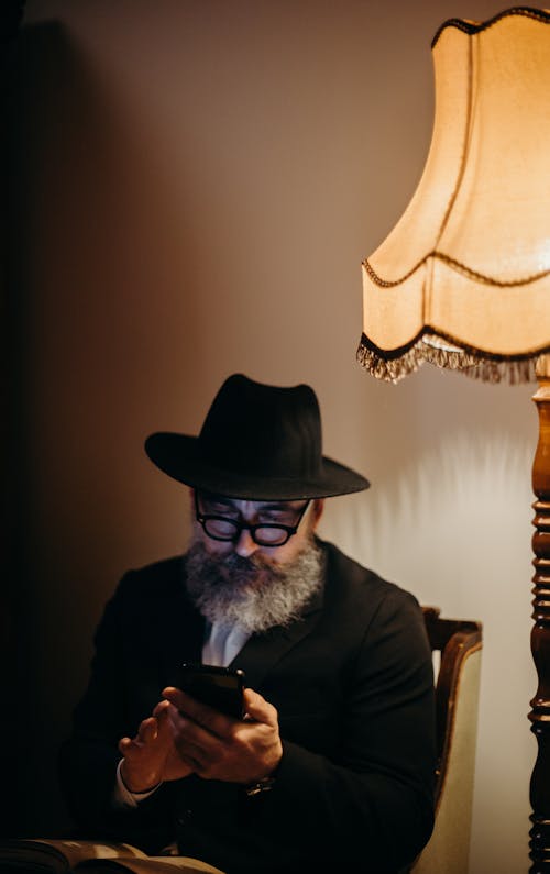 Free Photo Of Old Man Using Smartphone Stock Photo