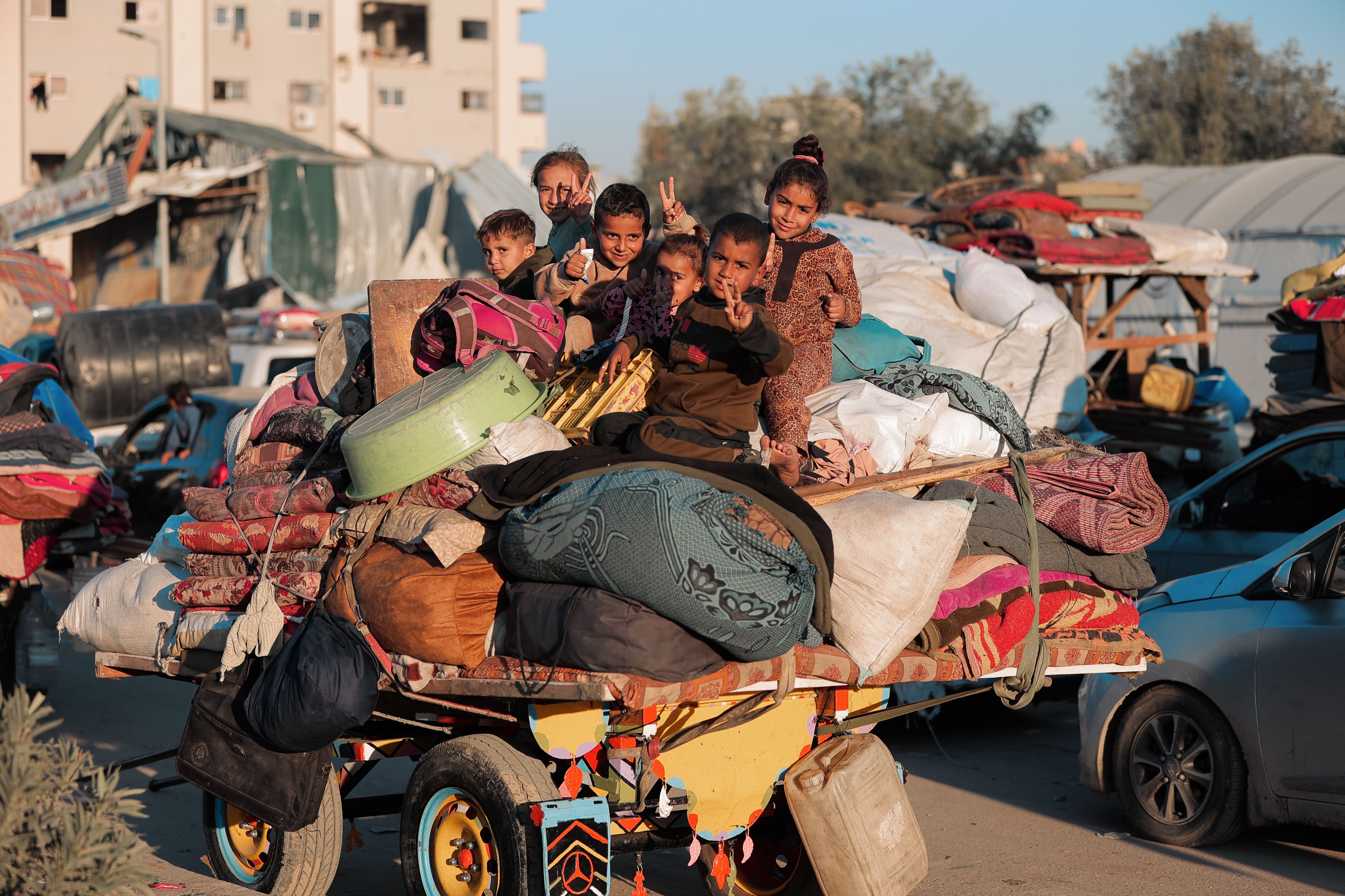 palestinian family leaving home with belongings