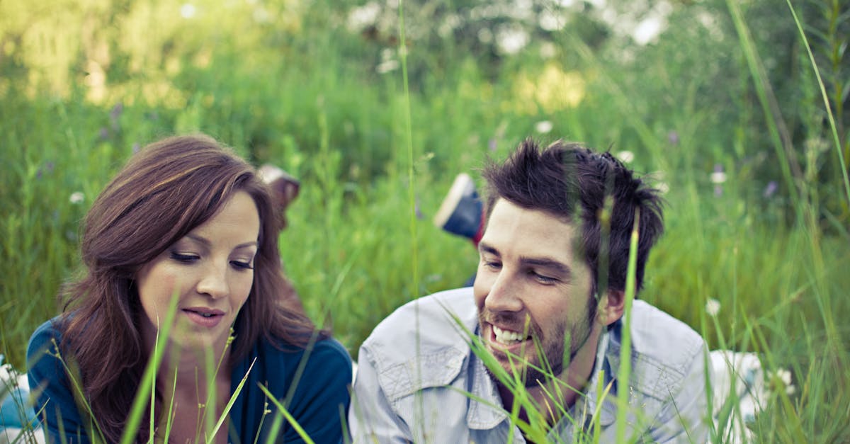 Free stock photo of blur, couple, field Free stock photo of blur, couple, field - 1200 x 627 jpeg 86kB