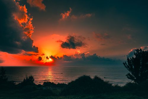Free Stunning sunset with vibrant colors over the ocean in Cửa Tùng, highlighting the scenic beauty of Vietnam. Stock Photo