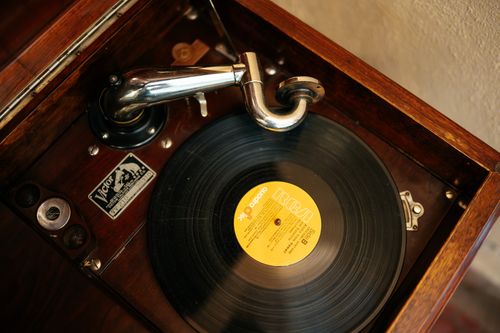 Free Close-up of an antique gramophone with a spinning vinyl record, showcasing retro music technology. Stock Photo