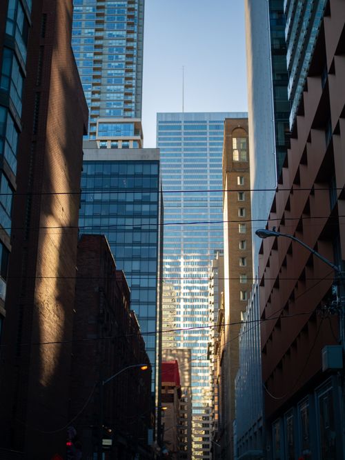 Free Dynamic cityscape featuring towering skyscrapers and diverse architectural styles. Stock Photo