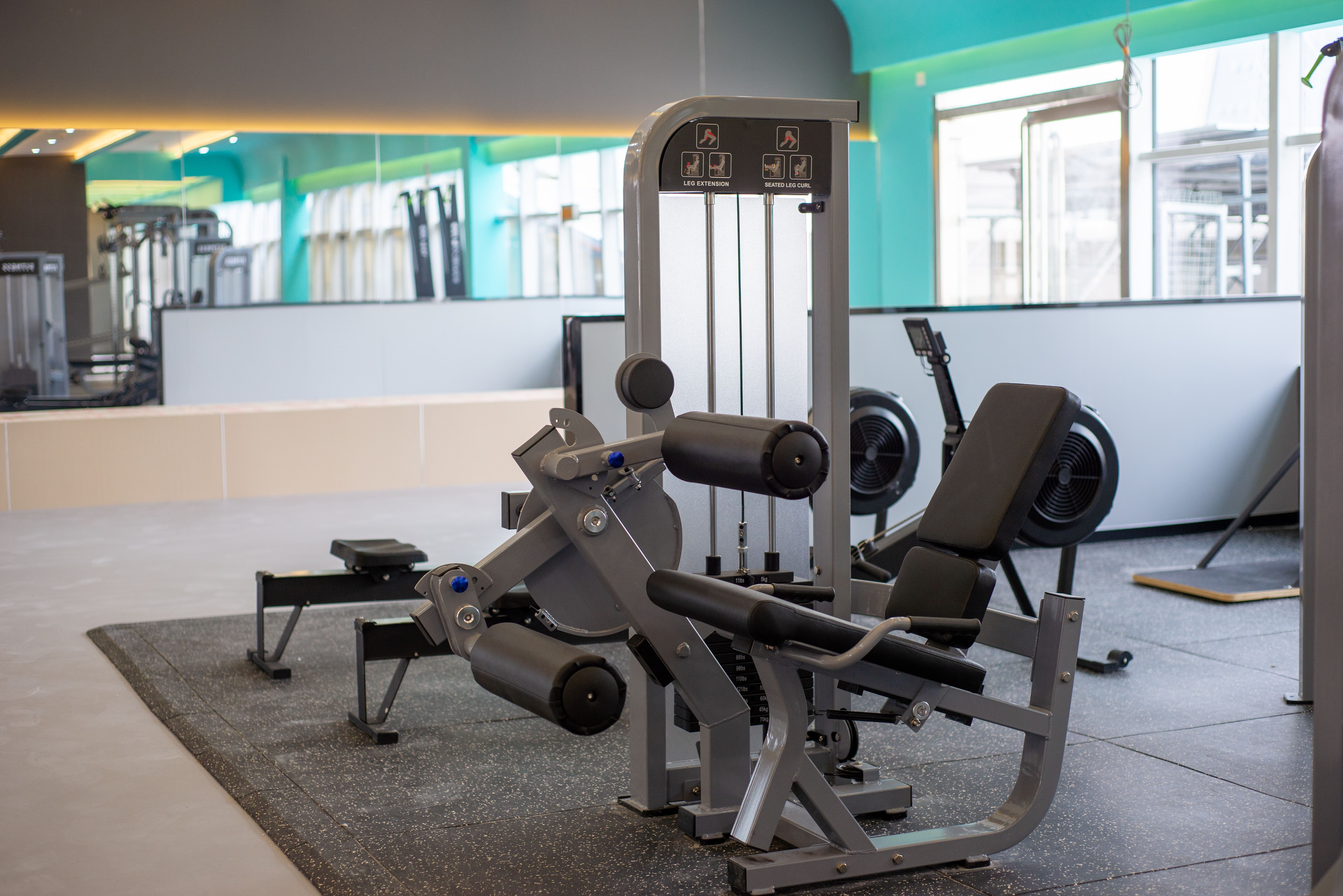 Interior de un centro deportivo moderno