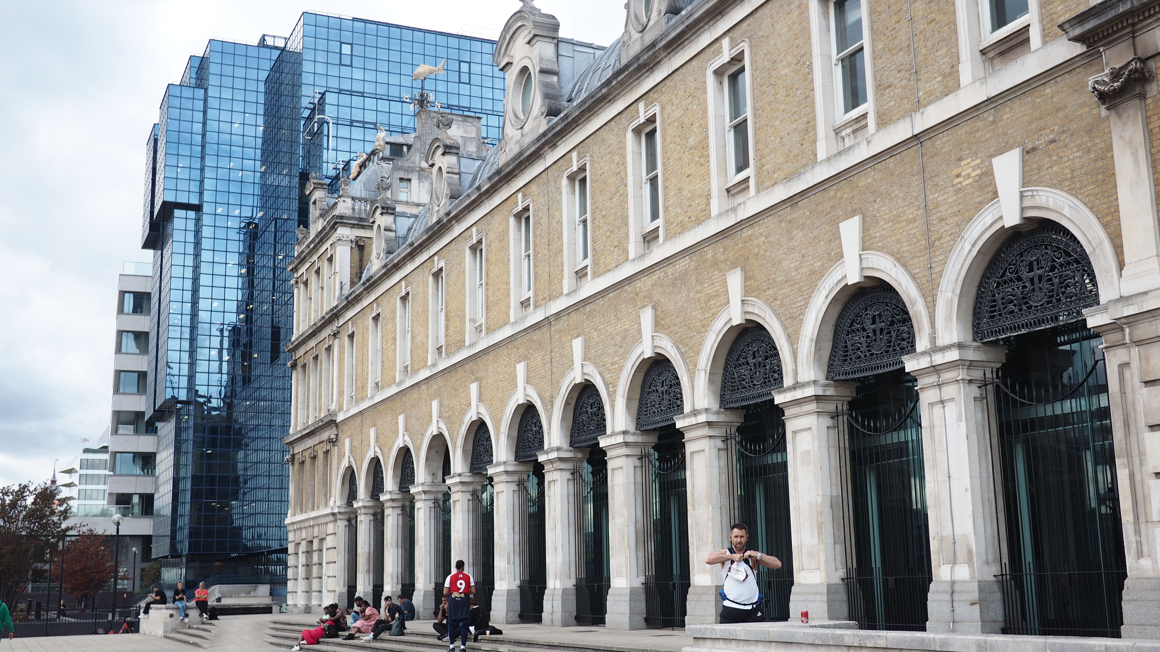 Historic and Modern Architecture Blend in Cityscape · Free Stock Photo