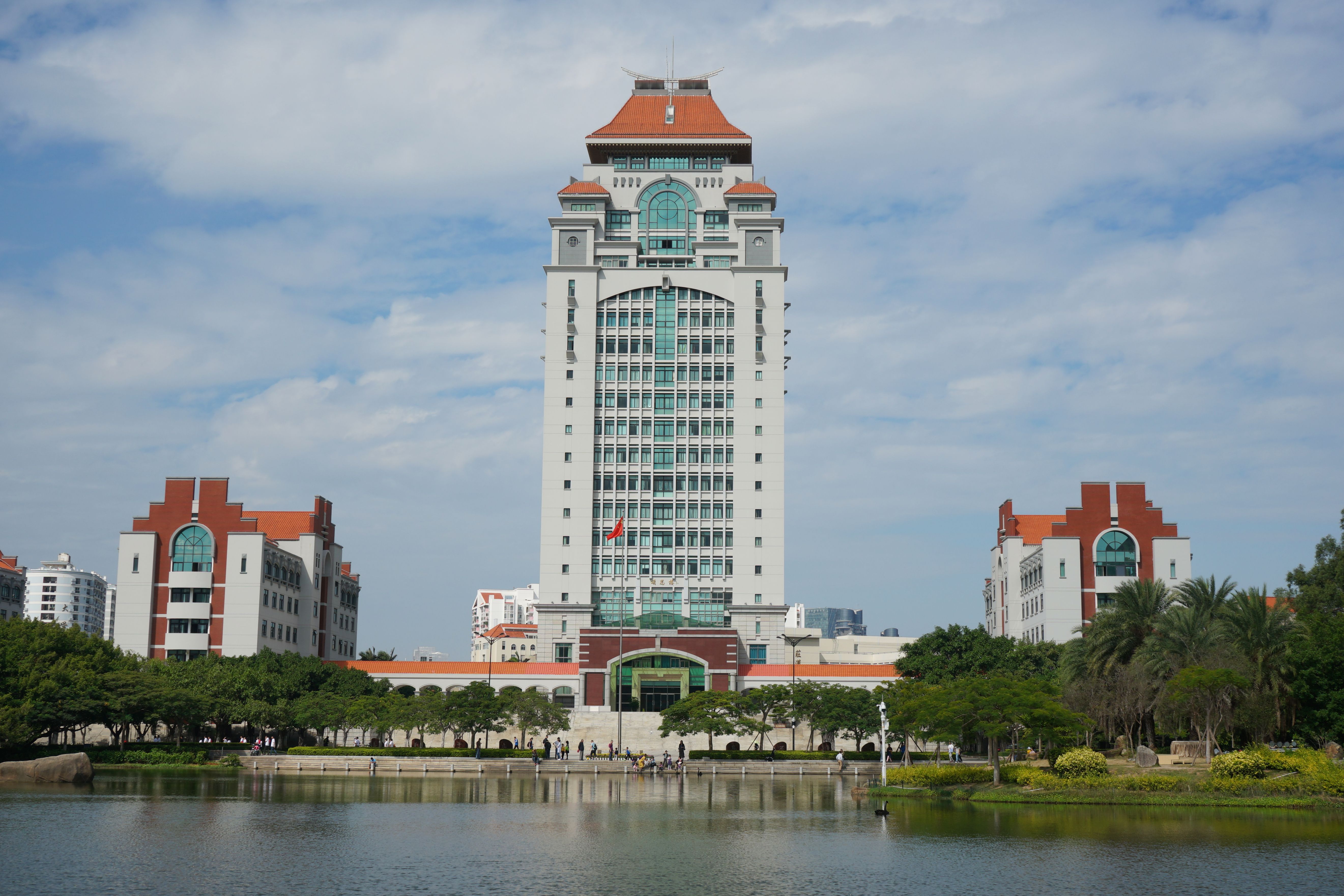 北京现代私立初中校园建筑外景