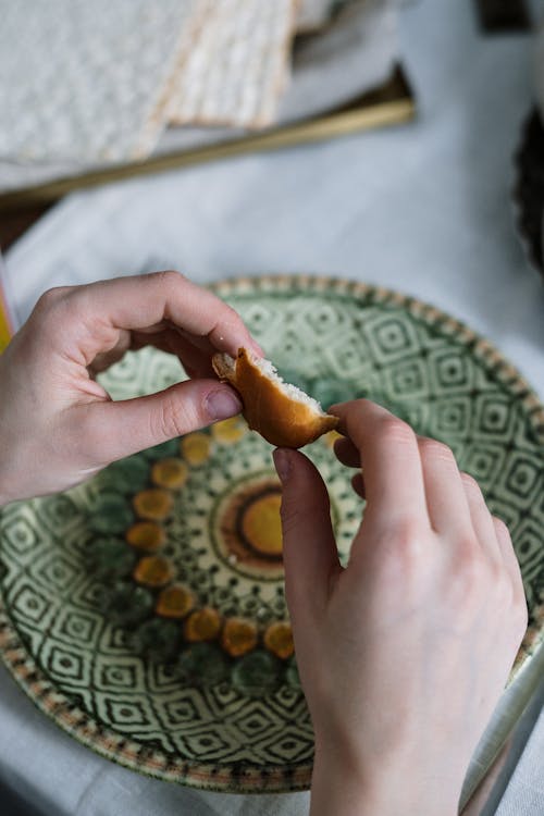 Free stock photo of appartment, at home, at table