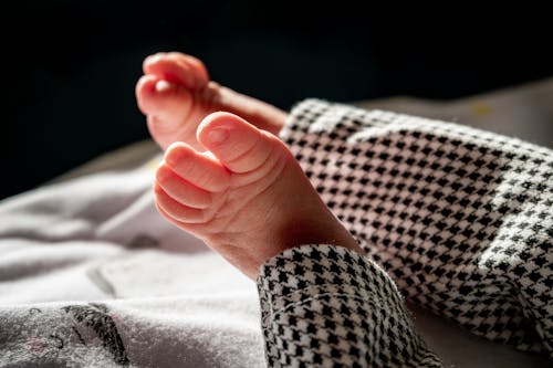 Free Pink tiny toes of infant in sunlight Stock Photo