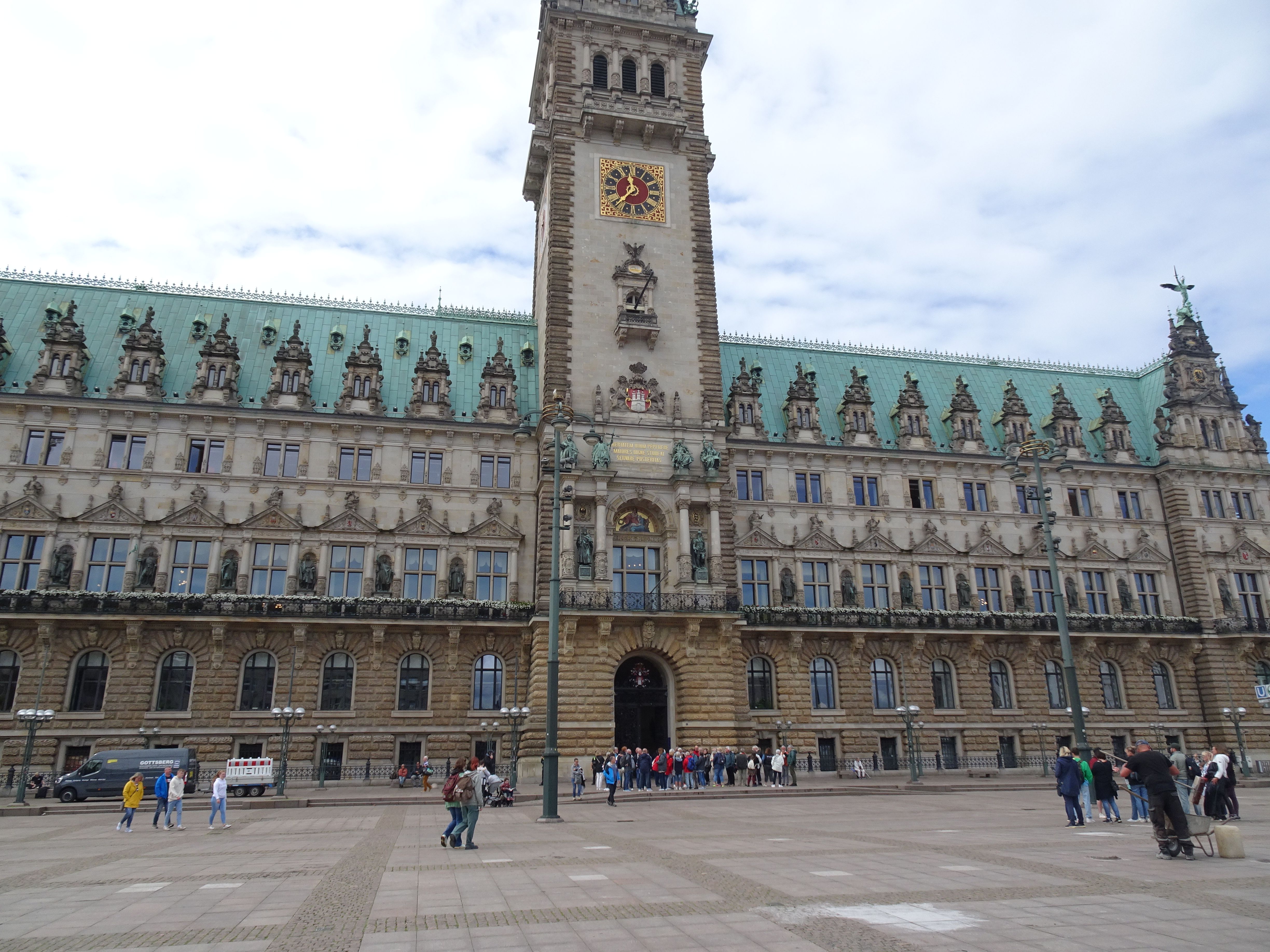 Historic Hamburg Rathaus in City Center View · Free Stock Photo