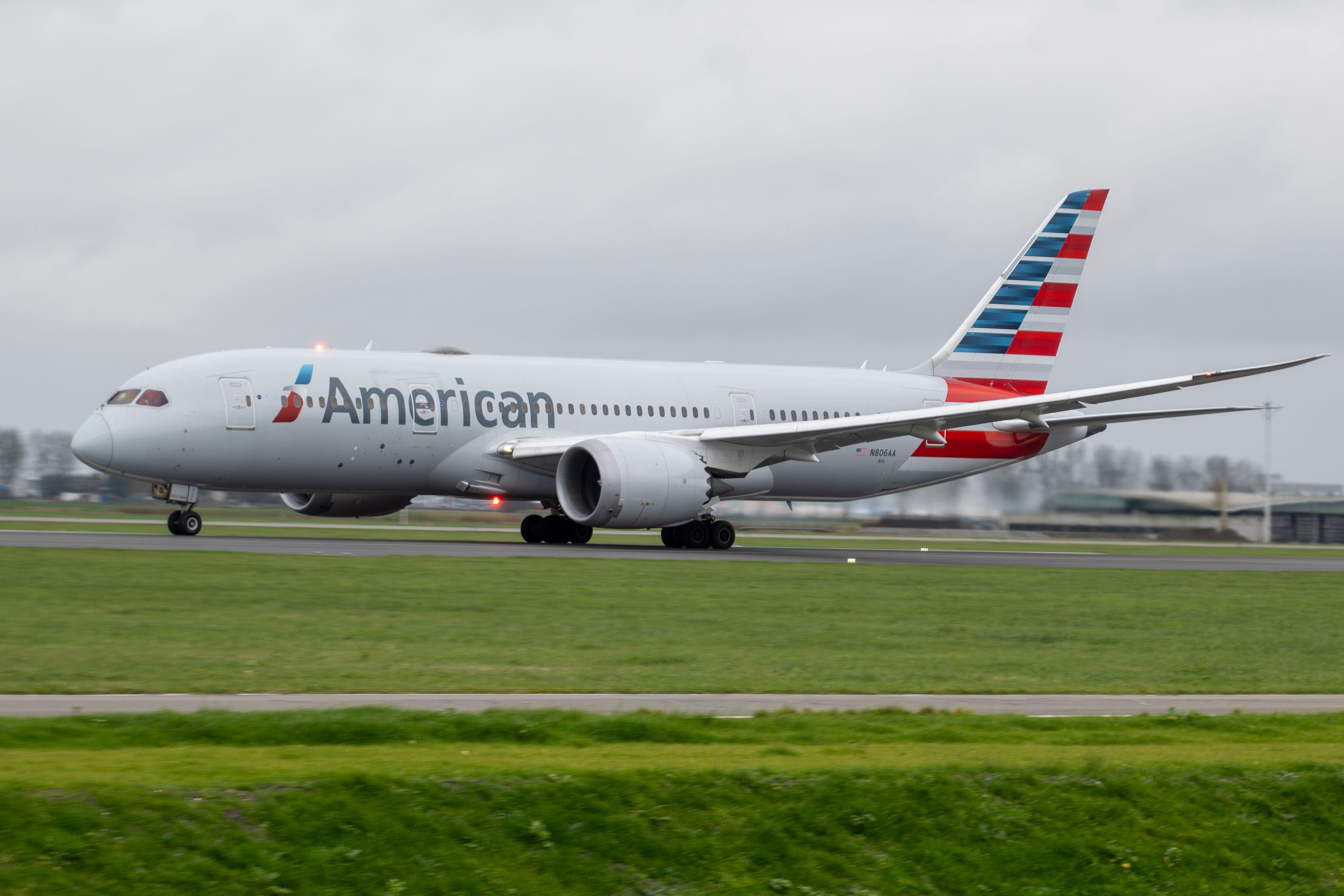 American Airlines flight from Barcelona blows two tyres landing in Chicago, nobody hurt