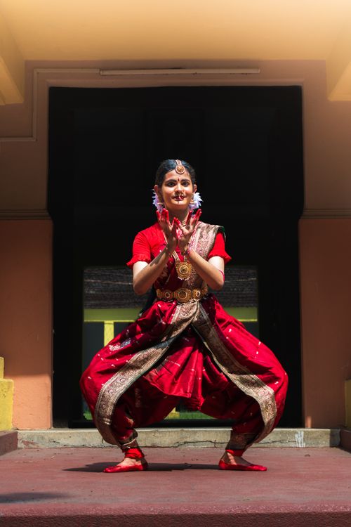 Free A Bharatanatyam dancer poses gracefully in vibrant traditional attire, showcasing classical Indian dance art. Stock Photo