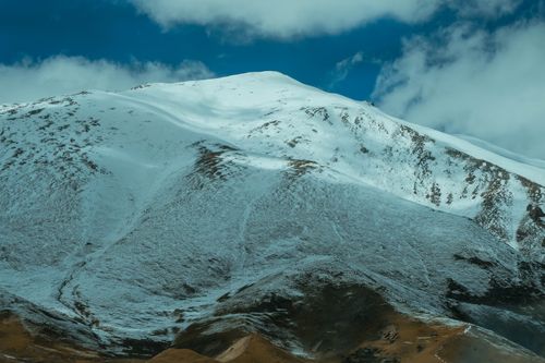 Free Stunning view of a snow-covered mountain peak against a deep blue sky, perfect for nature enthusiasts. Stock Photo
