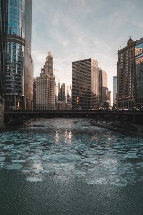Fotobanka s bezplatnými fotkami na tému budovy, mesto, rieka chicago