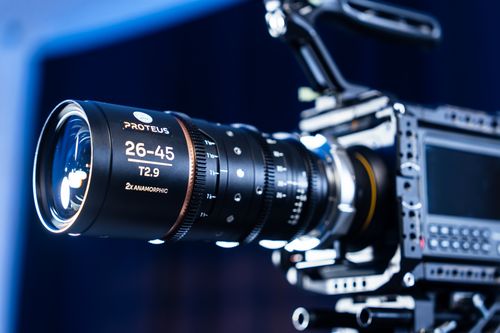 Free Detailed view of a professional cinema camera fitted with a 26-45mm anamorphic lens, ideal for filmmakers. Stock Photo