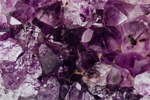 Raw amethyst crystal points