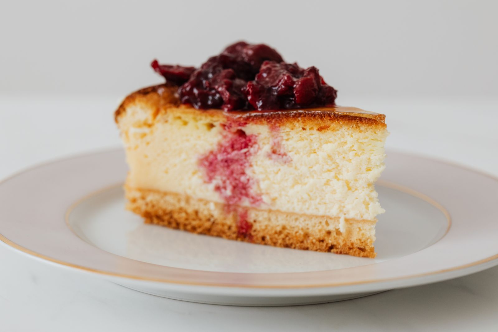 Golden Crust - Mastering the Baked Cheesecake