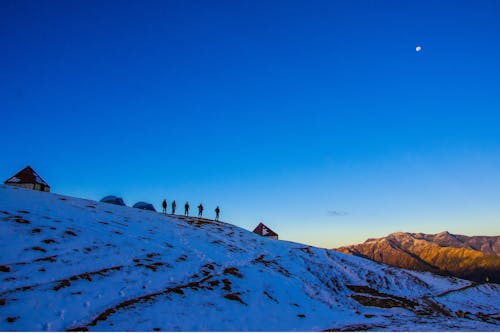 Бесплатное стоковое фото с голубое небо, горы, зима