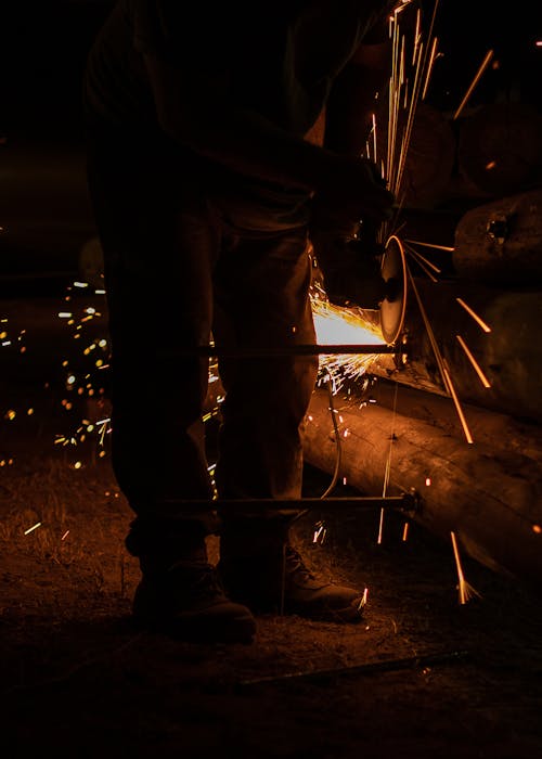 Immagine gratuita di buio, in piedi, lavorando